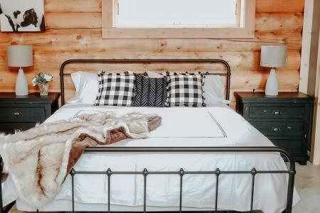 Studio apartment at Sugarloaf Log House